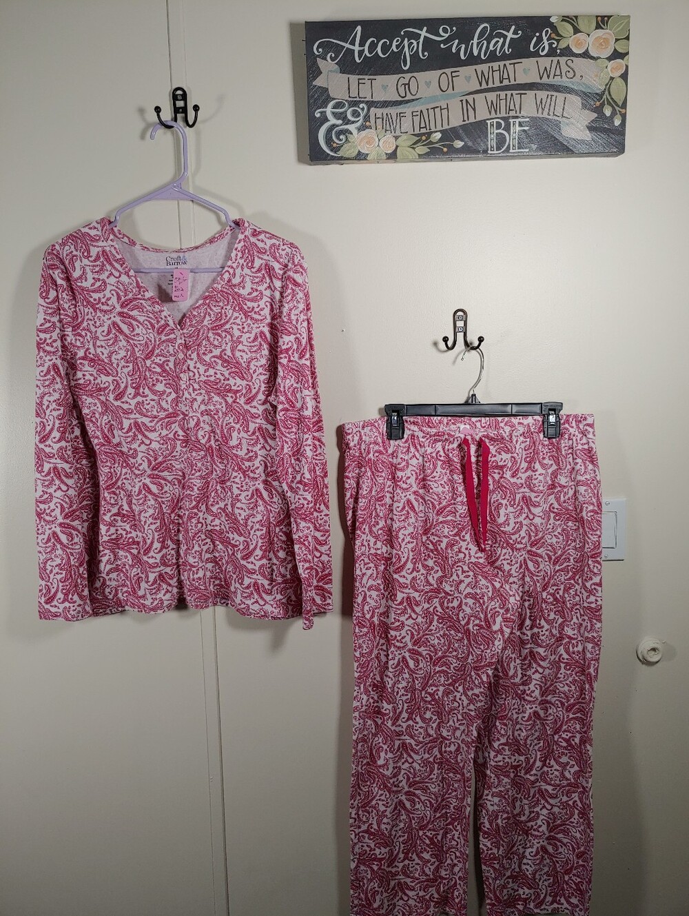 Like New Croft & Barrow XL Gorgeous maroon & White Long Sleeve Pajama Set
